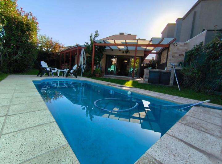 Casa · 265m² · 5 Ambientes · 2 Cocheras