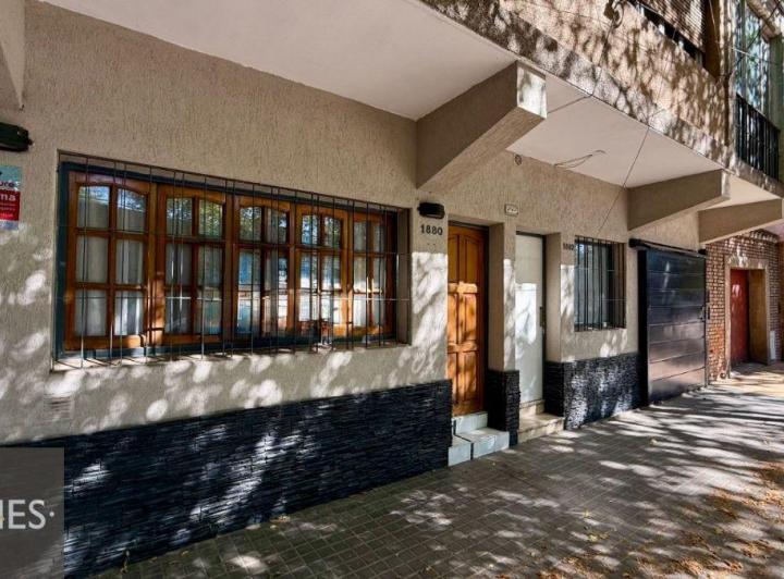 Casa · 241m² · 6 Ambientes · 2 Cocheras