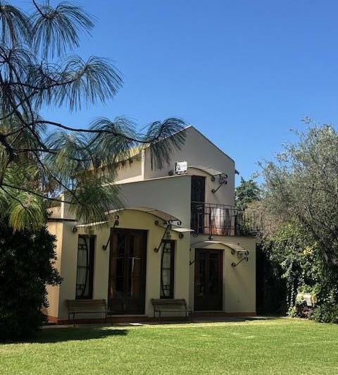 Casa · 320m² · 8 Ambientes · 4 Cocheras