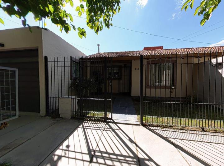 Casa · 150m² · 4 Ambientes · 2 Cocheras