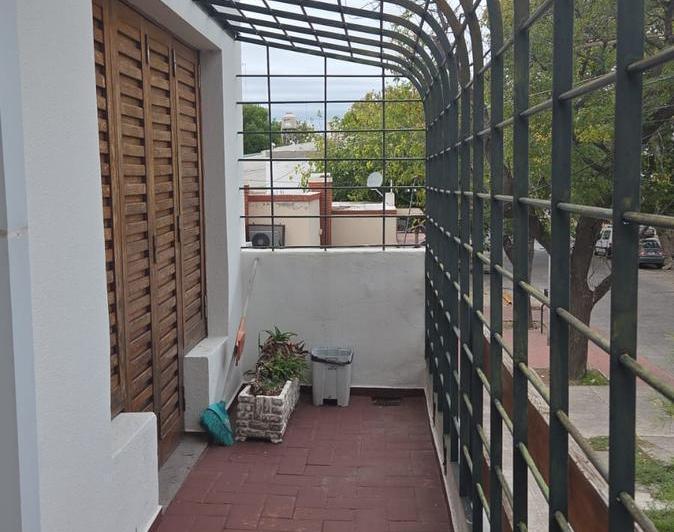 Casa · 225m² · 5 Dormitorios · 2 Cocheras
