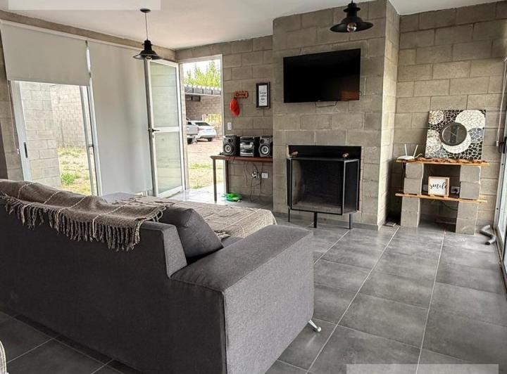 Casa · 500m² · 5 Ambientes · 2 Cocheras