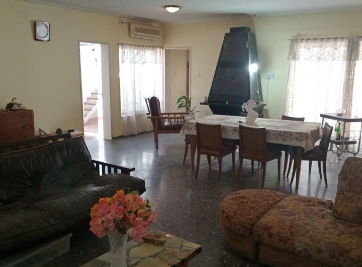 Casa · 160m² · 6 Ambientes · 1 Cochera