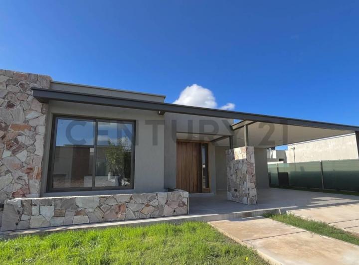 Casa · 223m² · 8 Ambientes