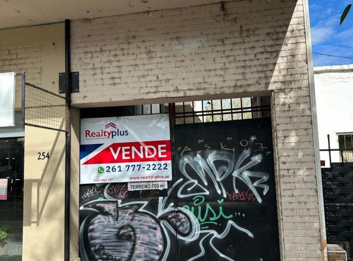 Terreno · 700m²