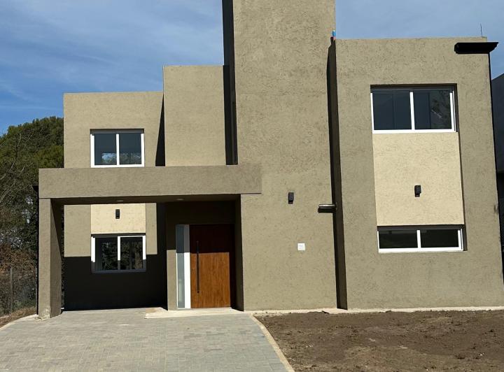 Casa · 161m² · 6 Ambientes · 1 Cochera