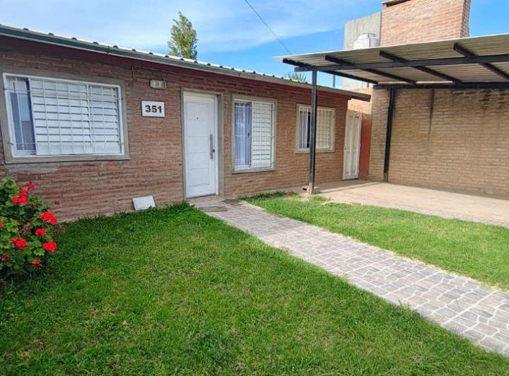 Casa · 70m² · 5 Ambientes · 1 Cochera