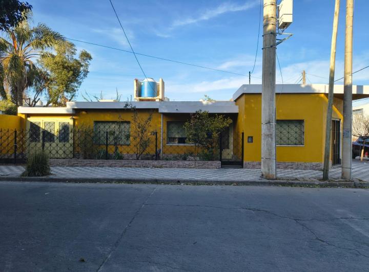 Casa · 186m² · 5 Ambientes · 2 Cocheras