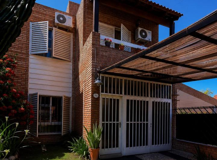 Casa · 130m² · 4 Ambientes · 2 Cocheras