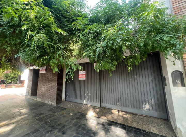 Casa · 210m² · 6 Ambientes · 2 Cocheras