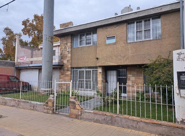 Casa · 234m² · 4 Ambientes · 3 Cocheras