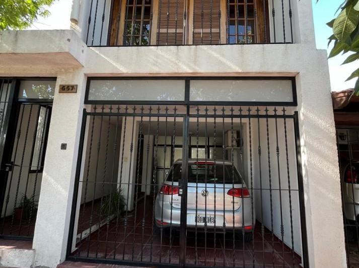 Casa · 168m² · 5 Dormitorios · 1 Cochera