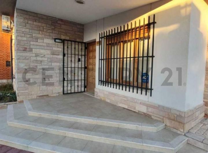 Casa · 166m² · 6 Ambientes · 1 Cochera