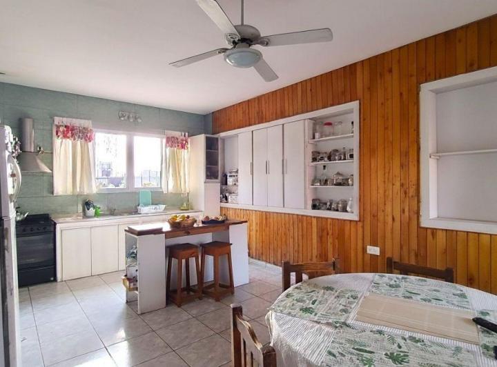 Casa · 281m² · 6 Ambientes · 2 Cocheras