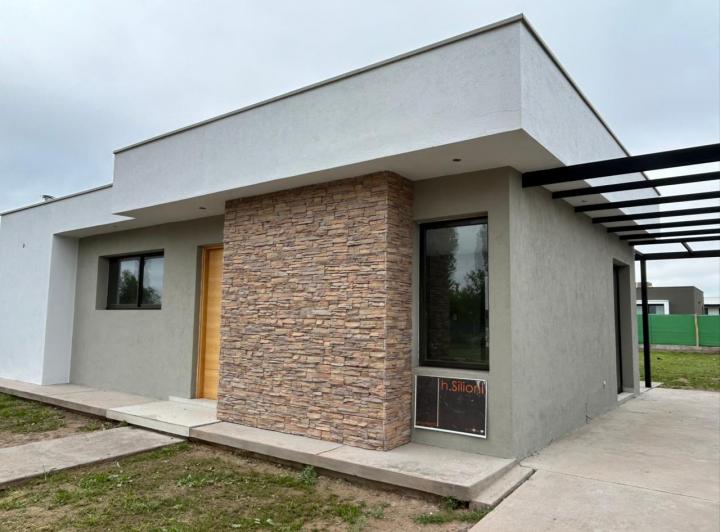 Casa · 150m² · 3 Dormitorios · 2 Cocheras