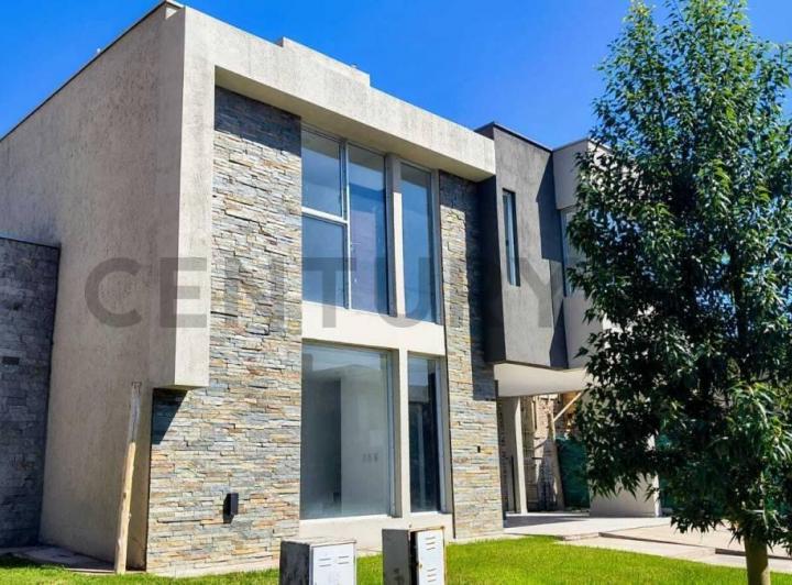 Casa · 170m² · 4 Ambientes · 2 Cocheras