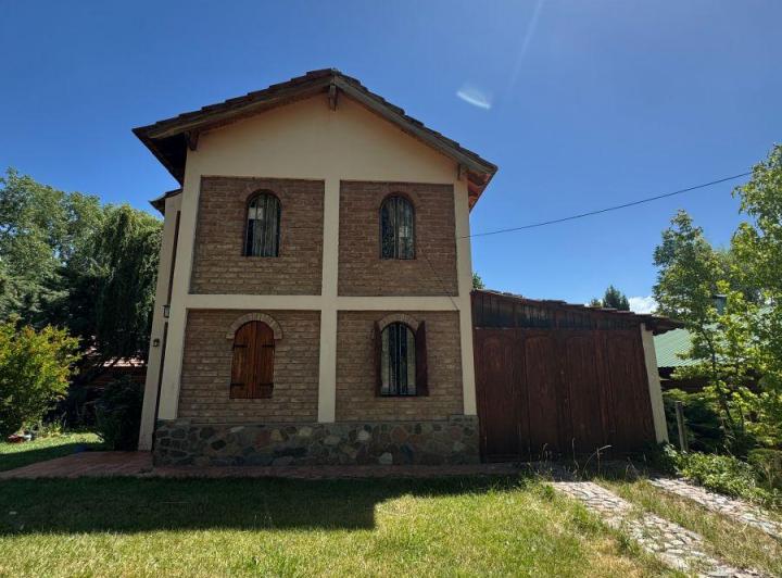 Casa · 255m² · 3 Ambientes · 1 Cochera