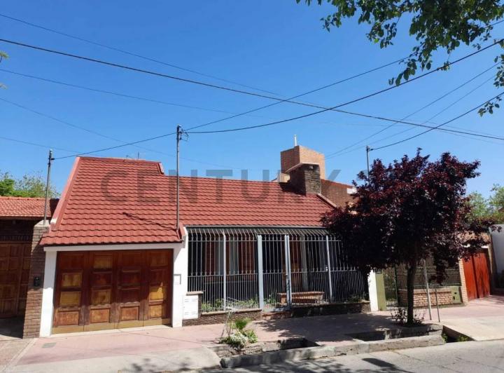 Casa · 170m² · 5 Ambientes · 1 Cochera