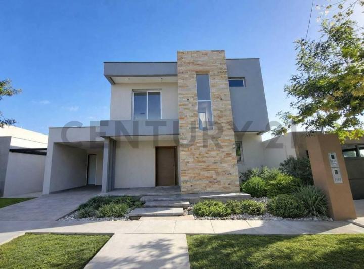 Casa · 297m² · 10 Ambientes · 2 Cocheras