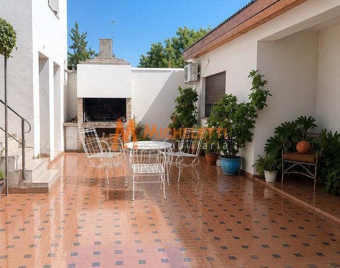 Casa · 250m² · 10 Ambientes · 7 Cocheras