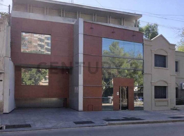 Edificio · 301m² · 10 Ambientes · 2 Cocheras