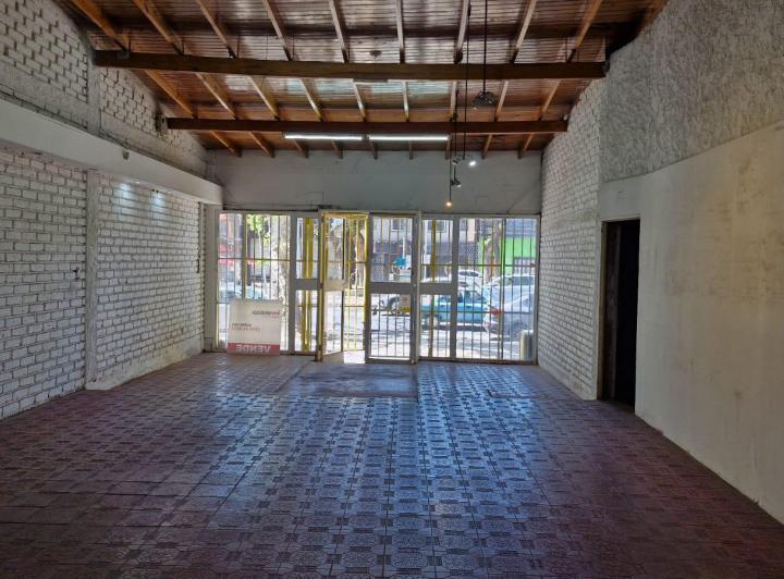 Local comercial · 217m² · 3 Ambientes · 1 Cochera