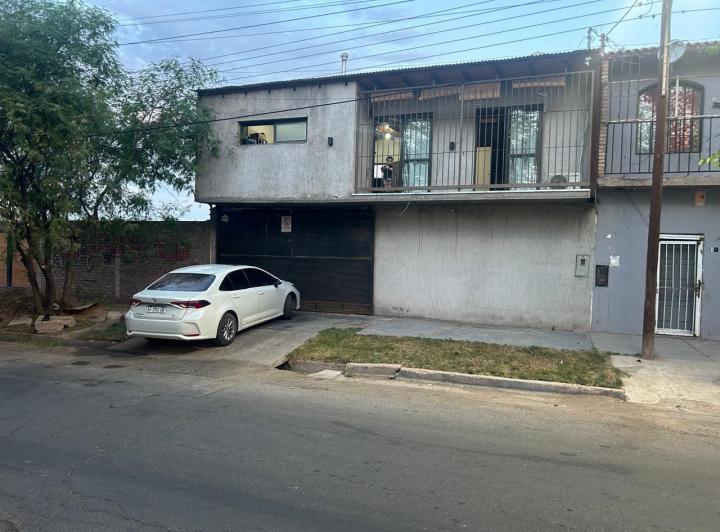 Casa · 193m² · 2 Ambientes · 2 Cocheras