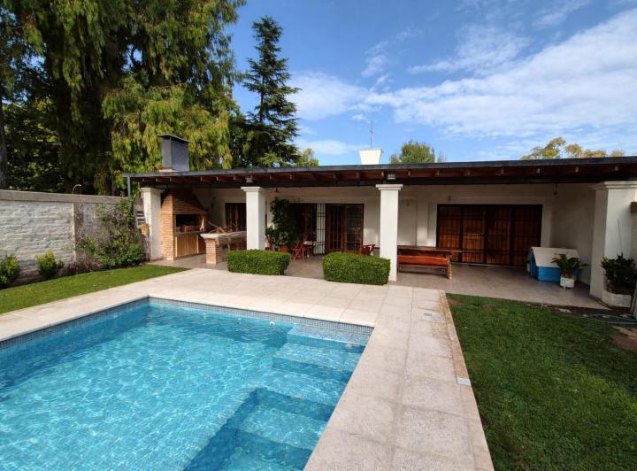 Casa · 299m² · 3 Dormitorios