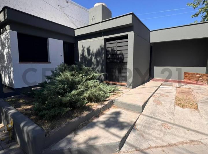 Casa · 105m² · 5 Ambientes · 2 Cocheras
