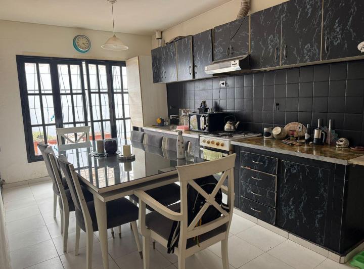 Casa · 81m² · 2 Dormitorios · 1 Cochera