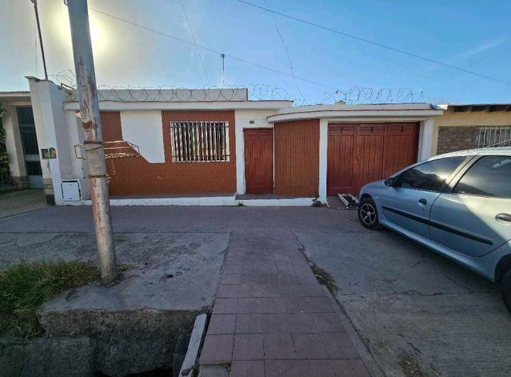 Casa · 75m² · 3 Dormitorios · 2 Cocheras