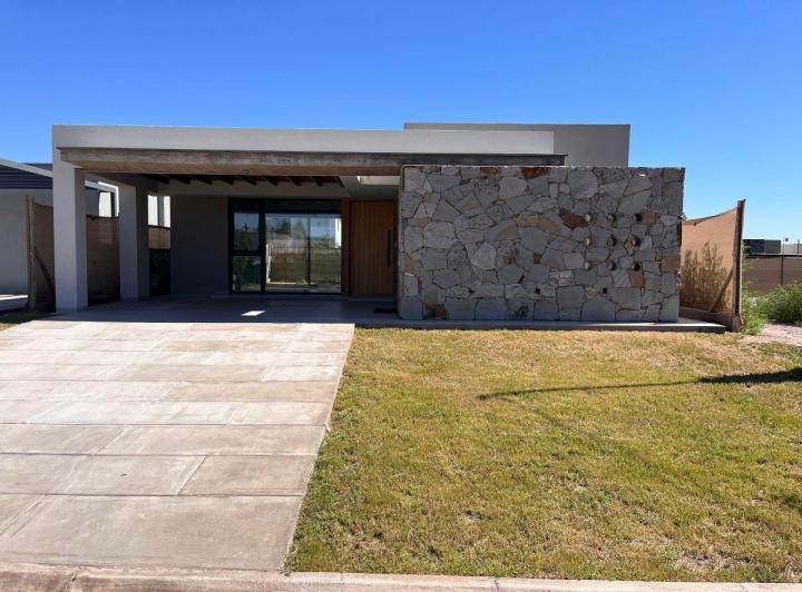 Casa · 140m² · 1 Ambiente · 1 Cochera