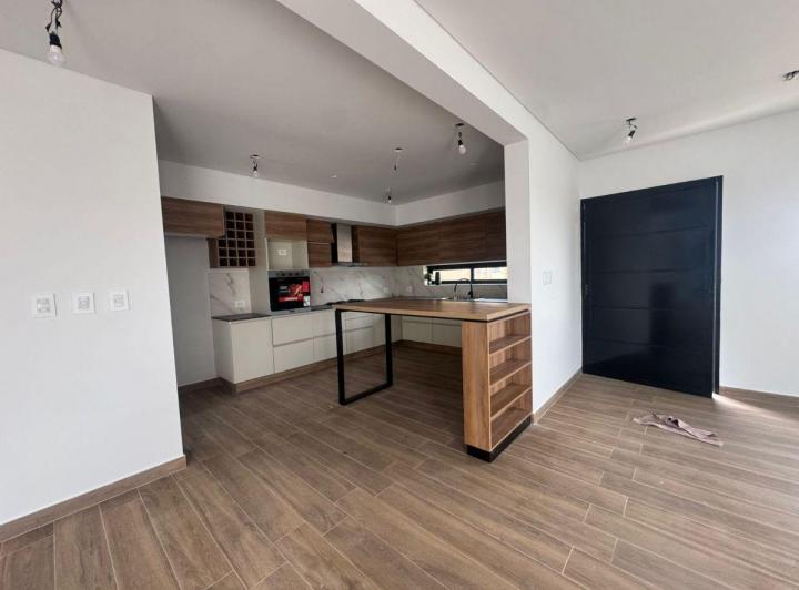 Casa · 150m² · 4 Ambientes · 2 Cocheras