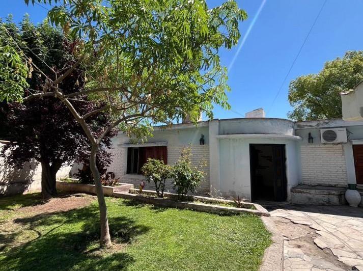 Casa · 361m² · 6 Ambientes · 3 Cocheras