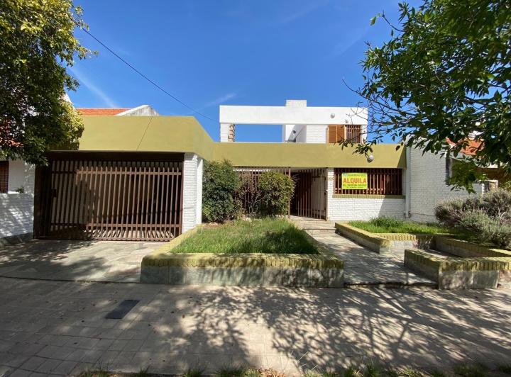 Casa · 224m² · 6 Ambientes · 1 Cochera
