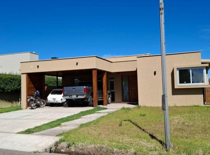 Casa · 135m² · 3 Ambientes · 2 Cocheras