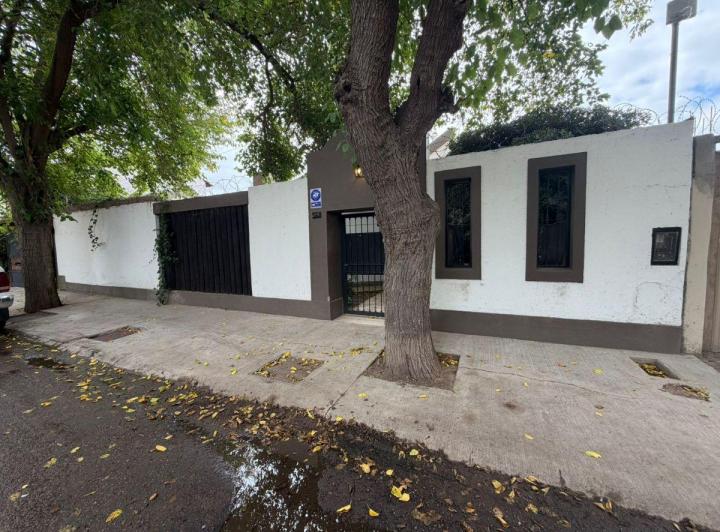 Casa · 179m² · 6 Ambientes · 1 Cochera