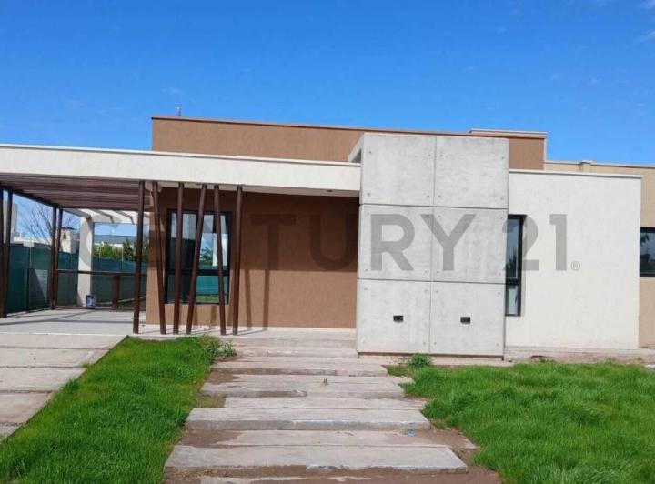 Casa · 165m² · 3 Dormitorios · 2 Cocheras
