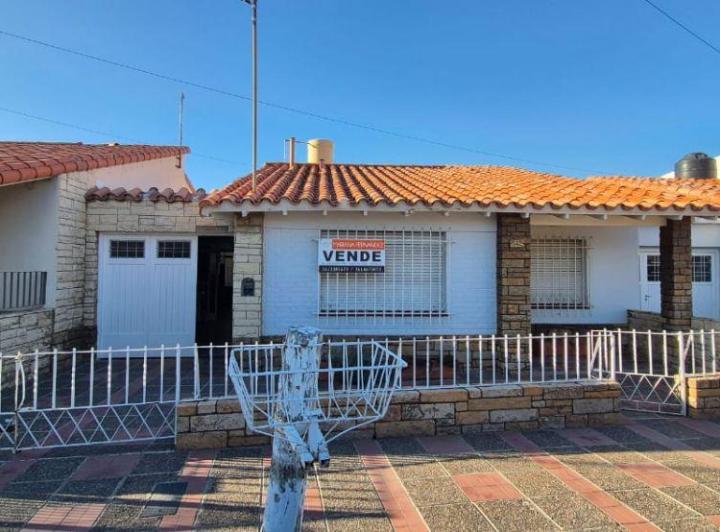 Casa · 130m² · 4 Ambientes · 2 Cocheras