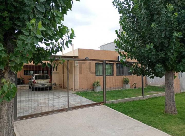 Casa · 102m² · 2 Dormitorios · 2 Cocheras