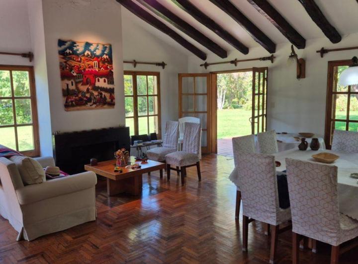Casa · 400m² · 18 Ambientes · 2 Cocheras