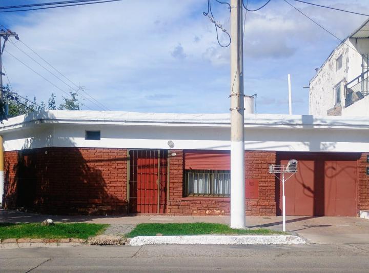 Casa · 149m² · 2 Dormitorios · 3 Cocheras