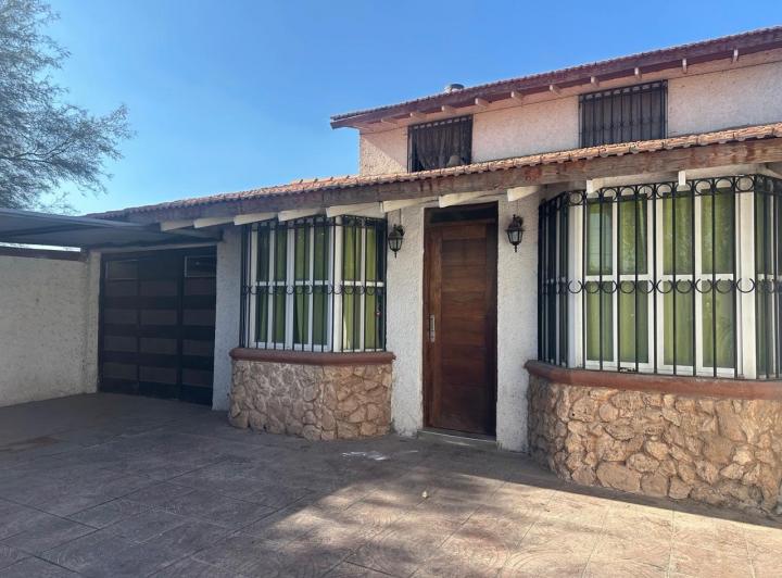 Casa · 200m² · 5 Ambientes · 3 Cocheras