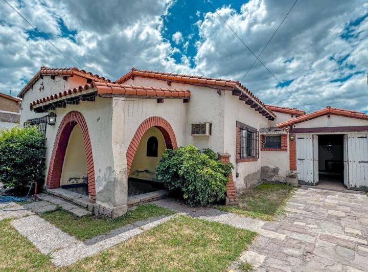 Casa · 281m² · 5 Ambientes · 1 Cochera