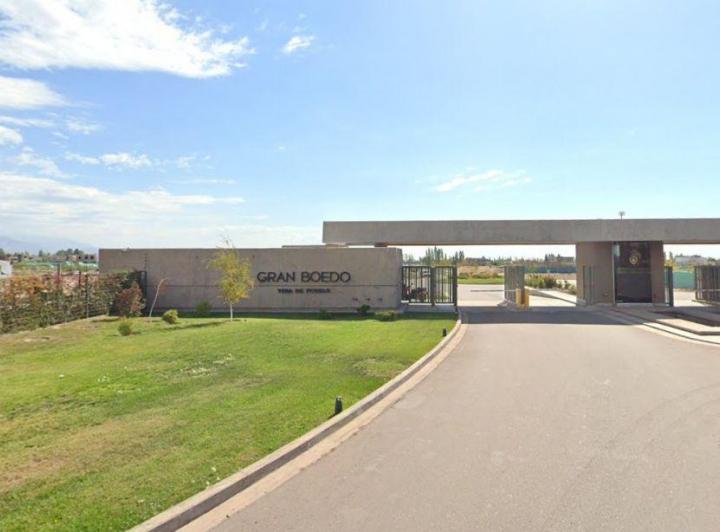 Casa · 218m² · 1 Ambiente · 1 Cochera