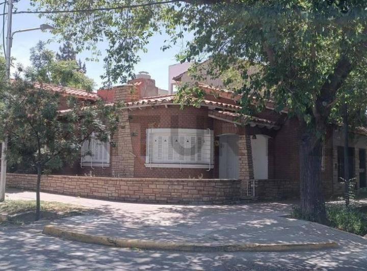 Casa · 195m² · 3 Dormitorios · 1 Cochera