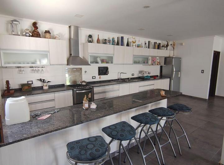 Casa · 275m² · 6 Ambientes · 3 Cocheras