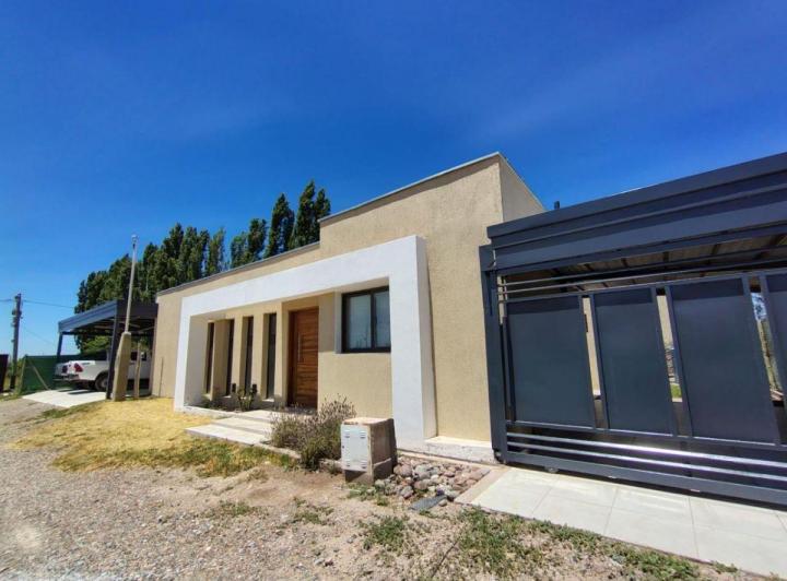 Casa · 300m² · 4 Ambientes · 2 Cocheras