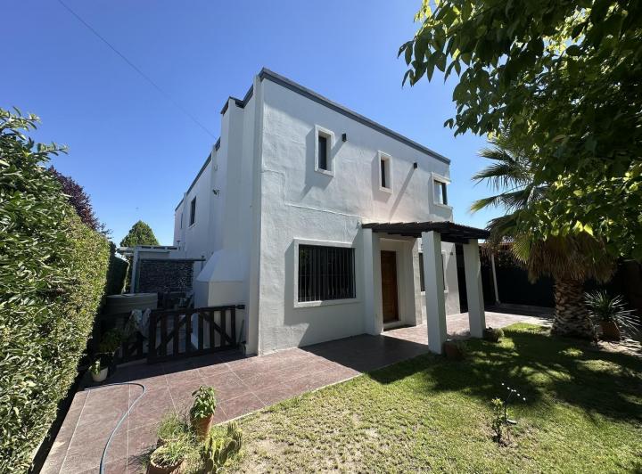 Casa · 328m² · 10 Ambientes · 3 Cocheras