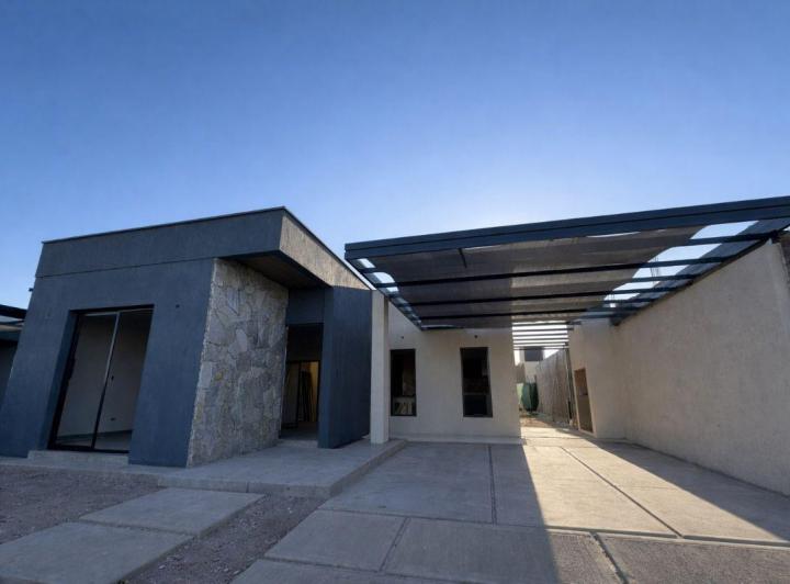 Casa · 135m² · 6 Ambientes · 2 Cocheras